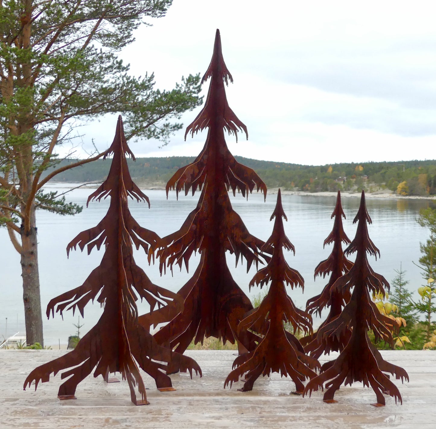 Gran i cortenstål- höjd 140 cm, med rost