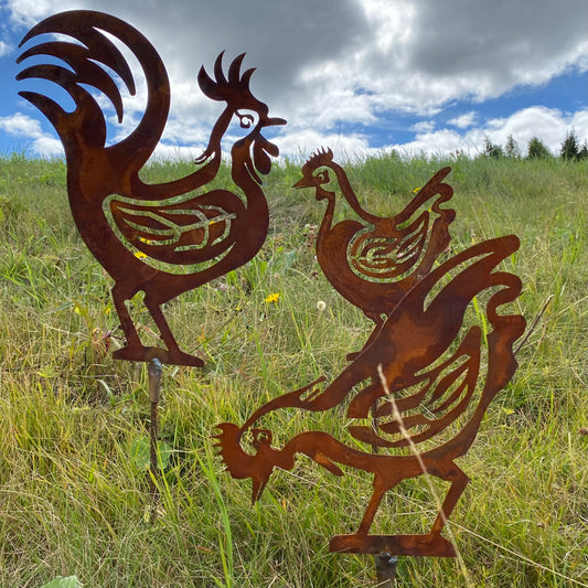 Hönshuset, paket med pinnfigurerna Tuppen Ture och hönorna Henny och Hedvig. Korta pinnar!