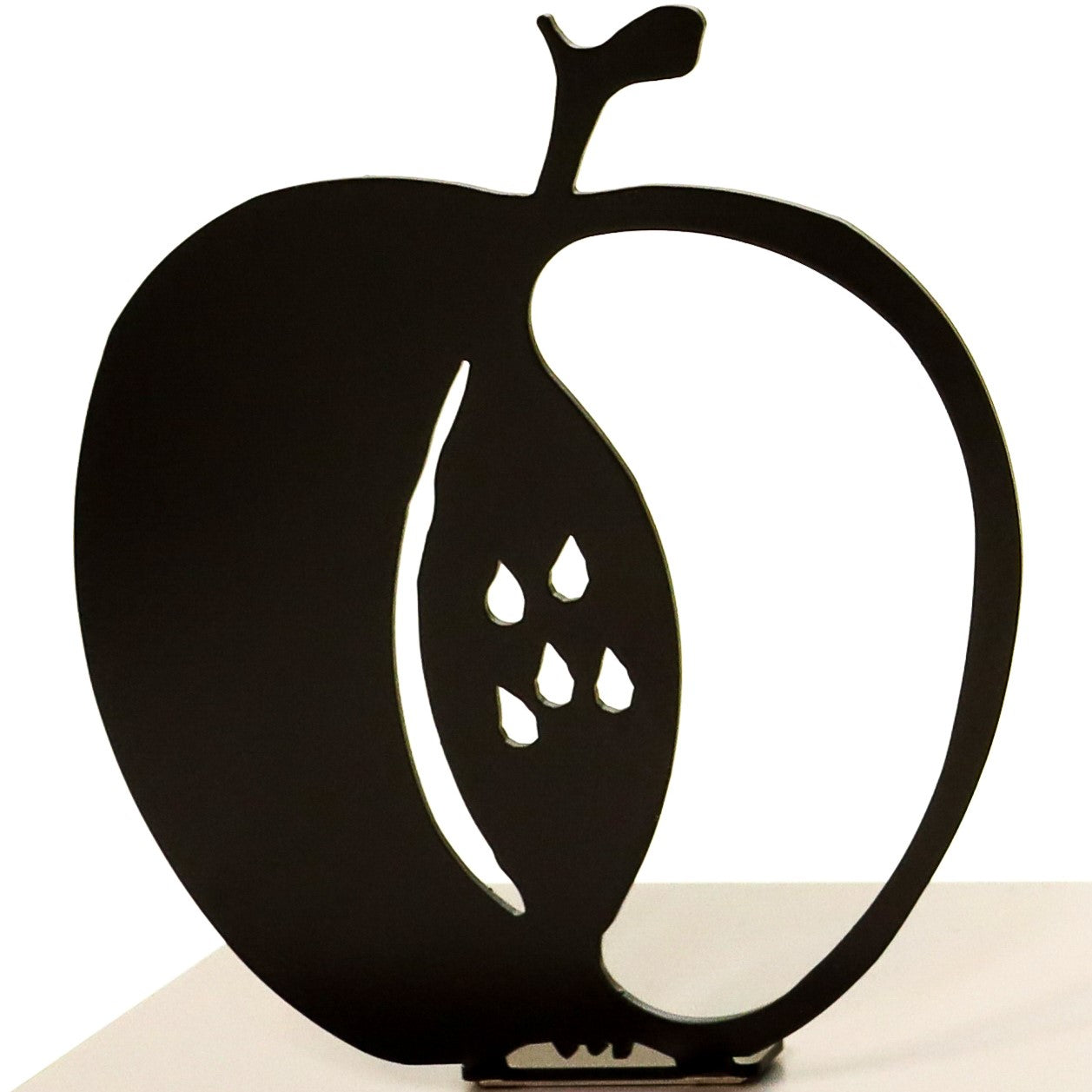 Äpple med magnet. Svart eller vit.